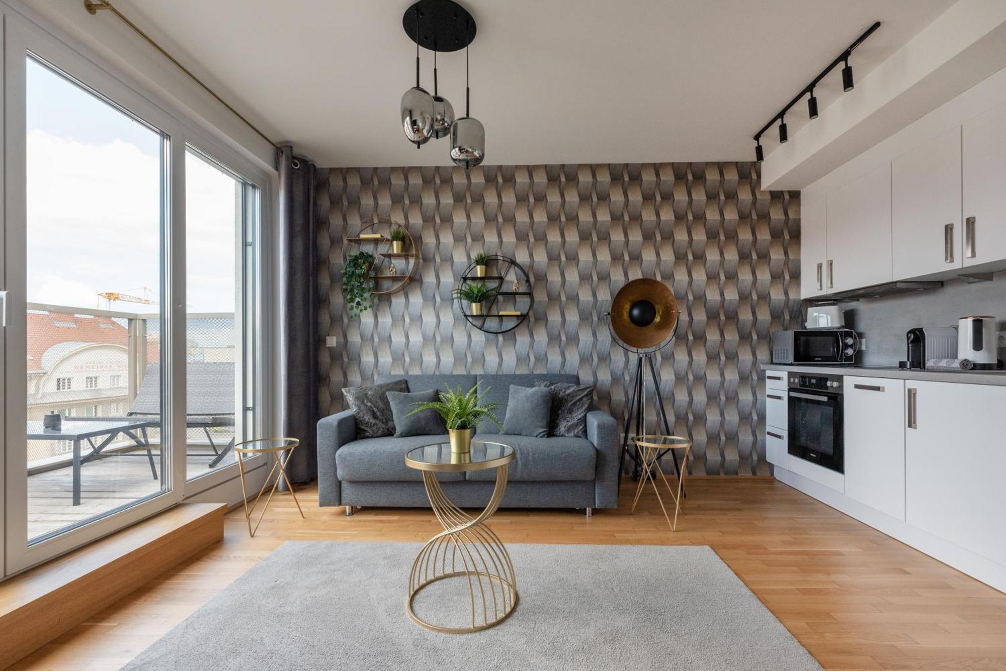 Luxurious Living With Beautiful Terrace *